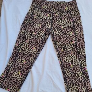 Betsy Johnson Capri leggings
